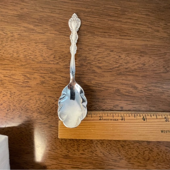 Sugar Spoon Scalloped Spoon International Silverplate Interlude. Silver plated - Picture 7 of 7